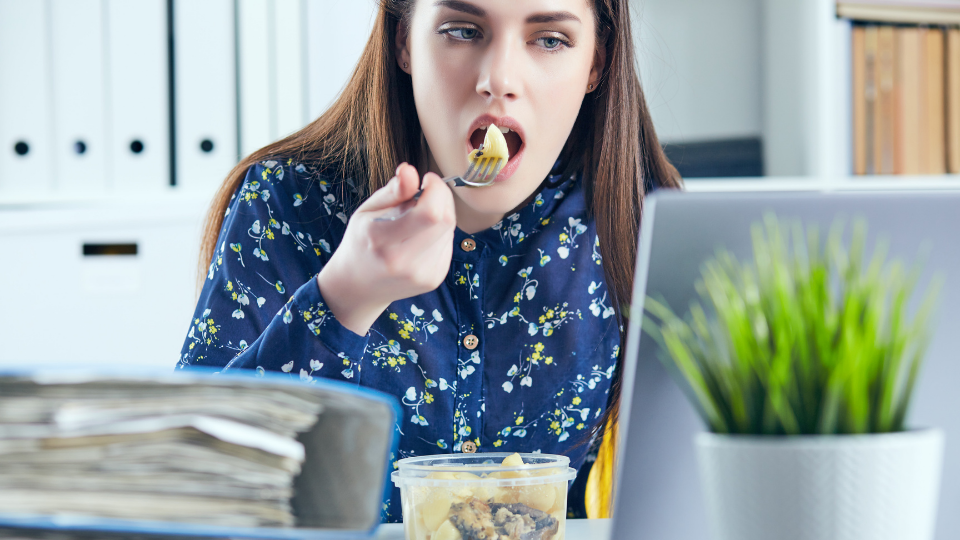 Eating Mindfully: The Power of a Distraction-Free Meal